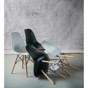 D2.DESIGN Krzesło P016W tworzywo PP białe, drewniane nogi wygodne i funkcjonalne